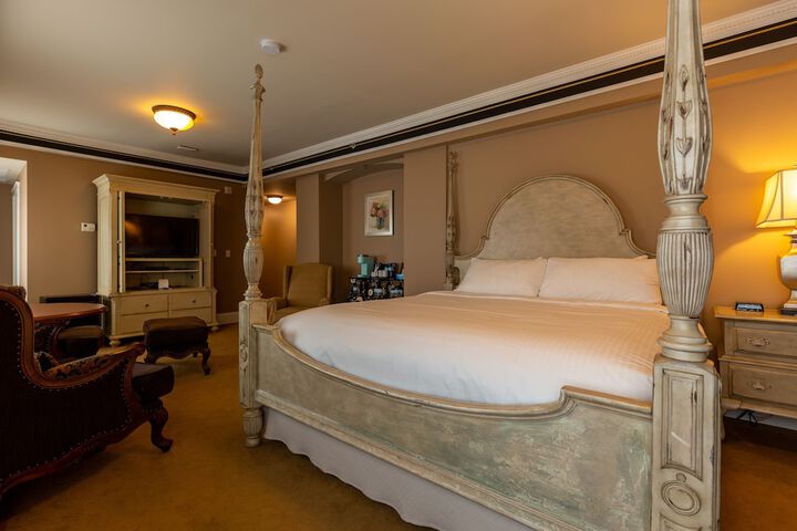 Grant Hall Hotel