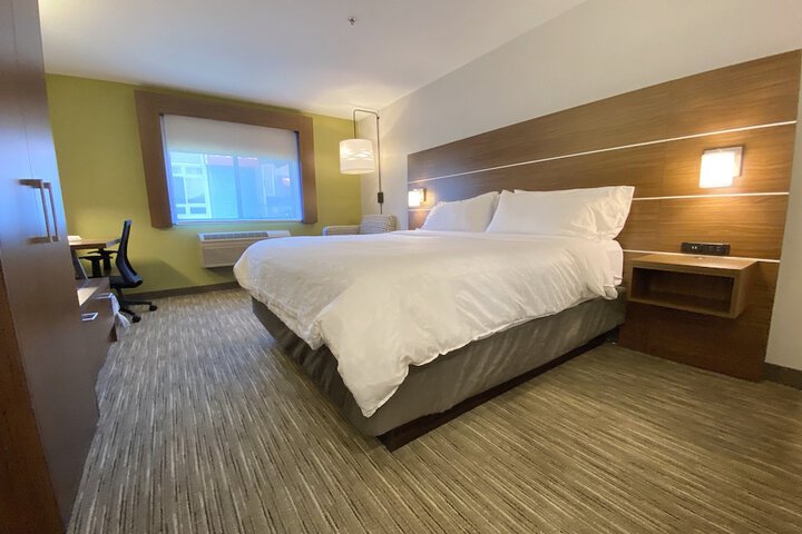 Room 16 of 33