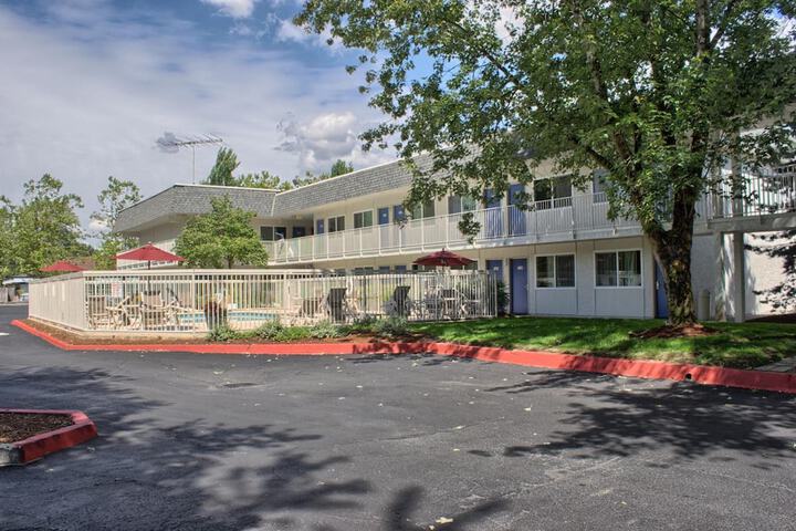 Motel 6 Issaquah WA - Seattle - East