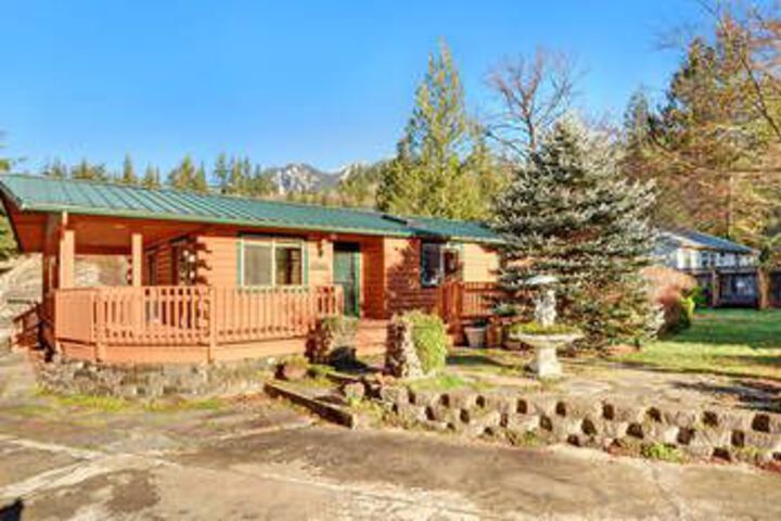 Prospectors Bend - Two Bedroom Home with Hot Tub