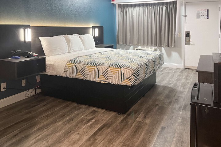 Room 21 of 44