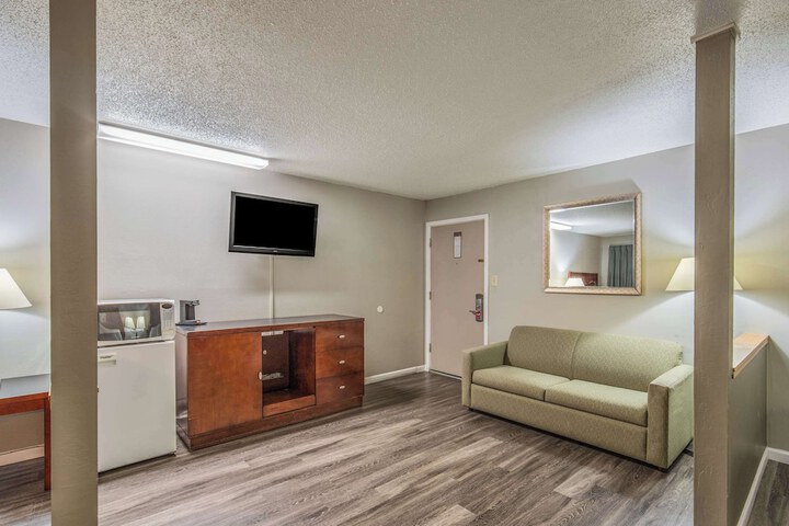Econo Lodge Inn & Suites Yreka