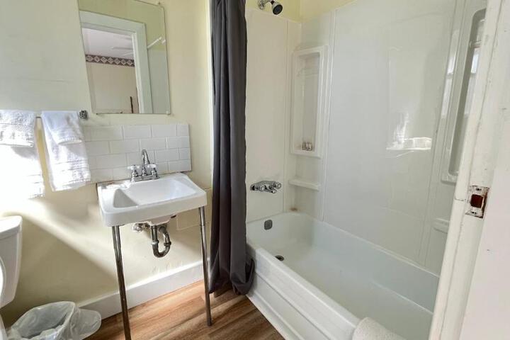 Admirals Quay Motel & Suites