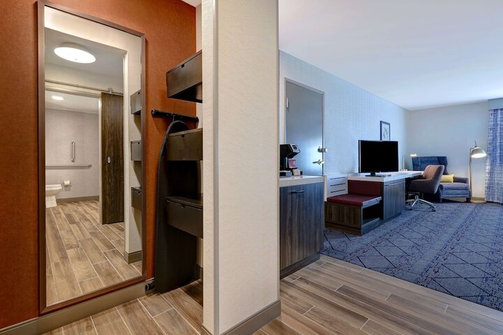 Room 43 of 59