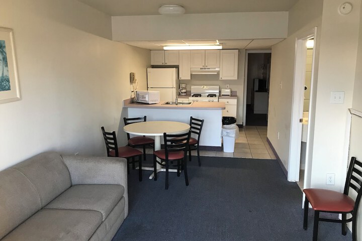 Room 13 of 20