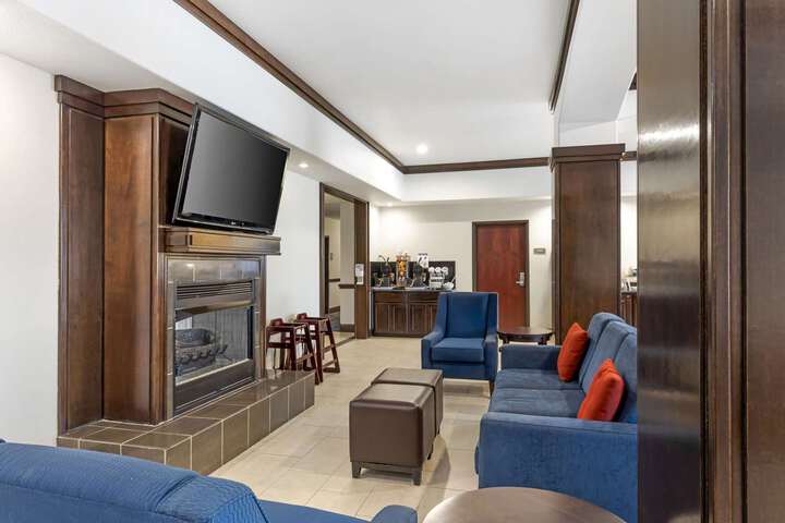 Comfort Inn & Suites (Formerly Executive Inn & Suites Mexia)