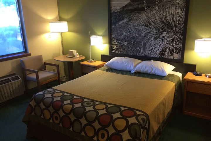 Super 8 by Wyndham Buffalo