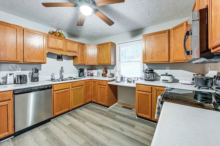 Riverfront Cabin w / Mtn Views in Tuckasegee!