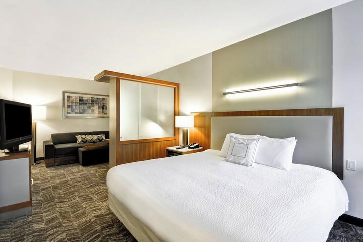 Room 14 of 37