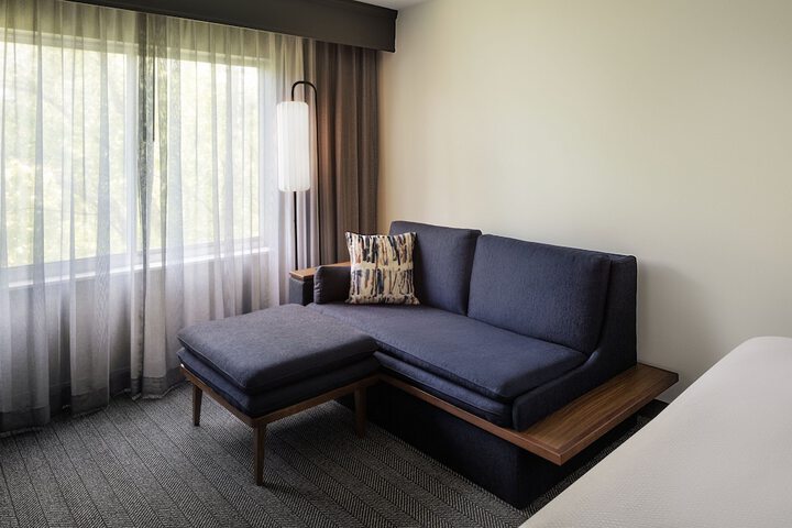 Courtyard by Marriott Edison Woodbridge