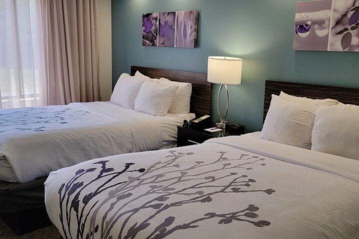 Room 32 of 40