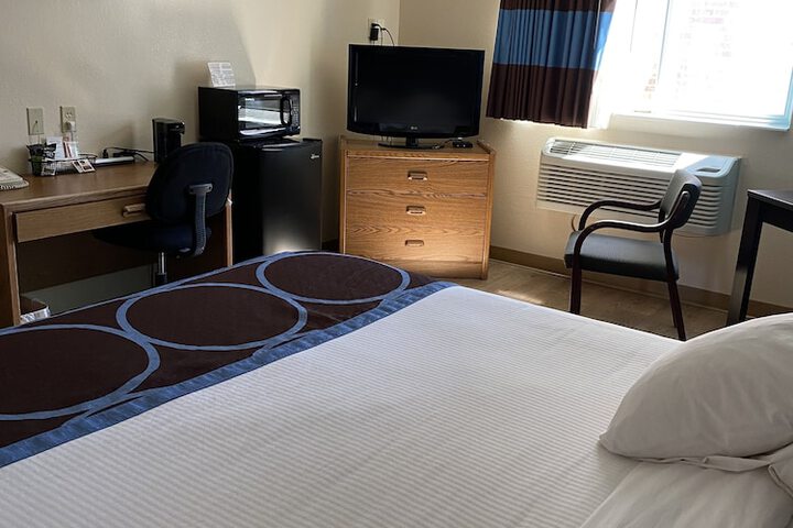 Room 16 of 62