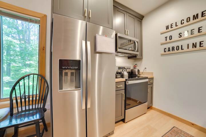 Modern Bellaire Condo: Pool Access Near Skiing!