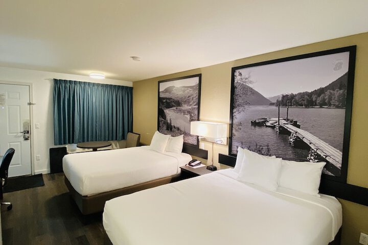 Super 8 by Wyndham 100 Mile House