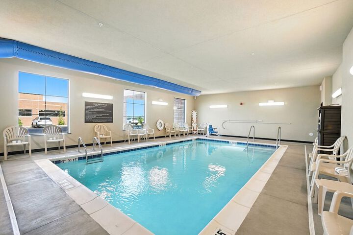 Cobblestone Hotel & Suites-Bellefontaine