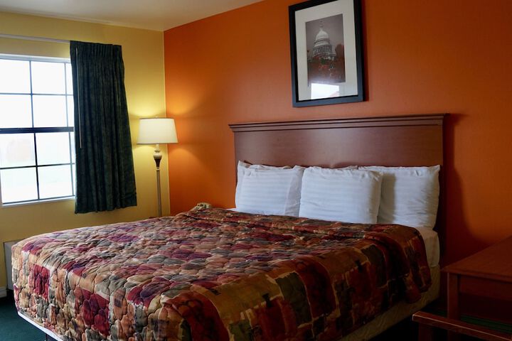 Room 6 of 33