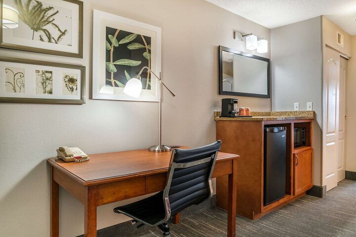 Country Inn & Suites by Radisson Rossford - Toledo South