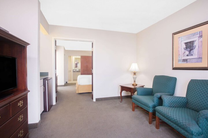 Room 18 of 37