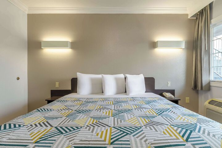 Room 25 of 26