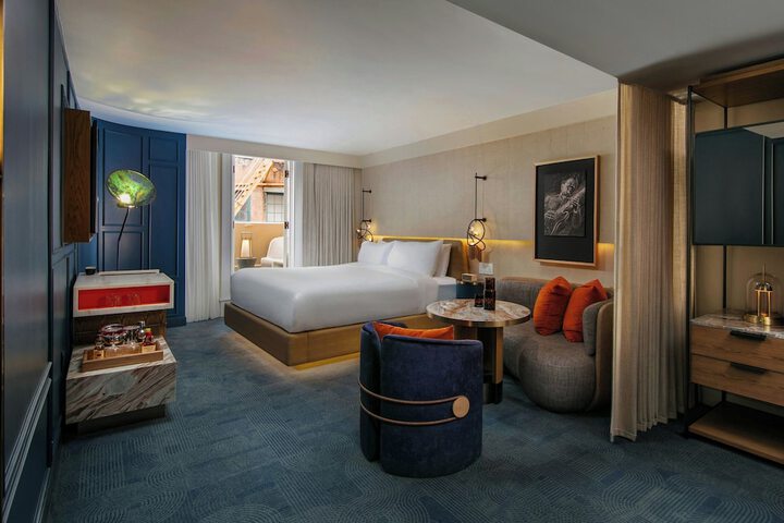 Room 32 of 100