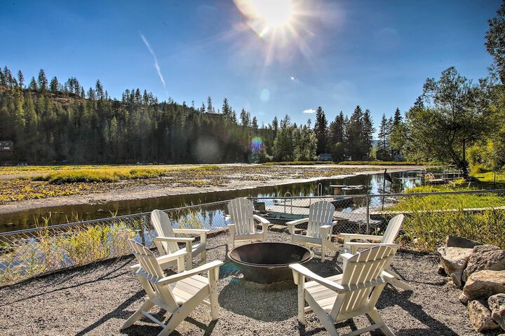 A Contemporary Dream: Lakefront Rathdrum Oasis!