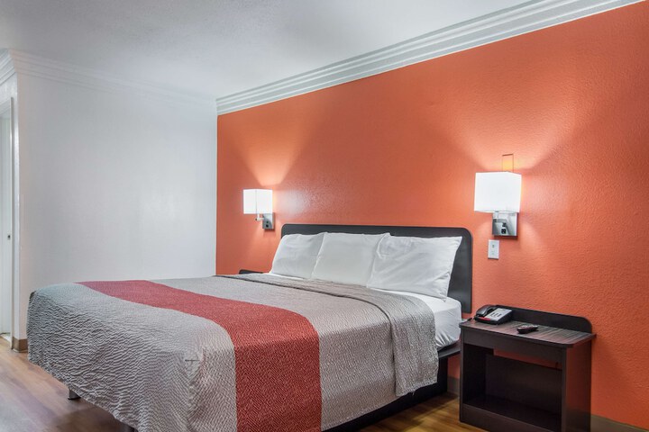 Motel 6 Marshall TX