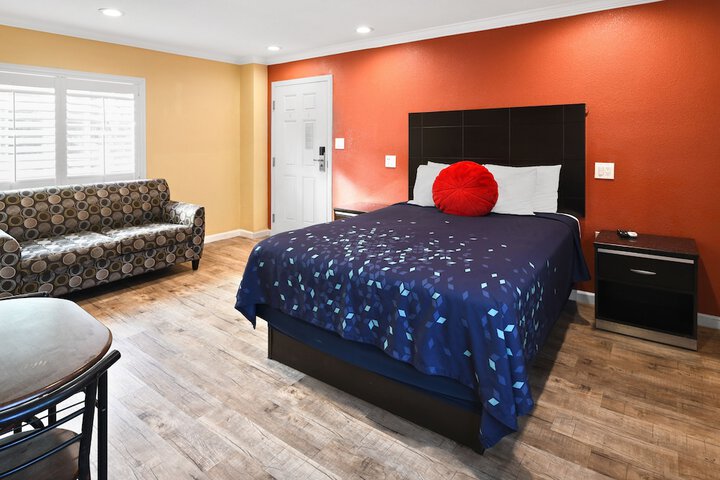 Room 15 of 25