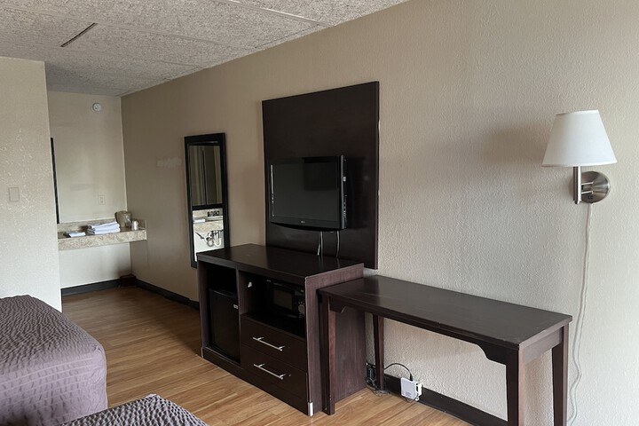 Room 9 of 13