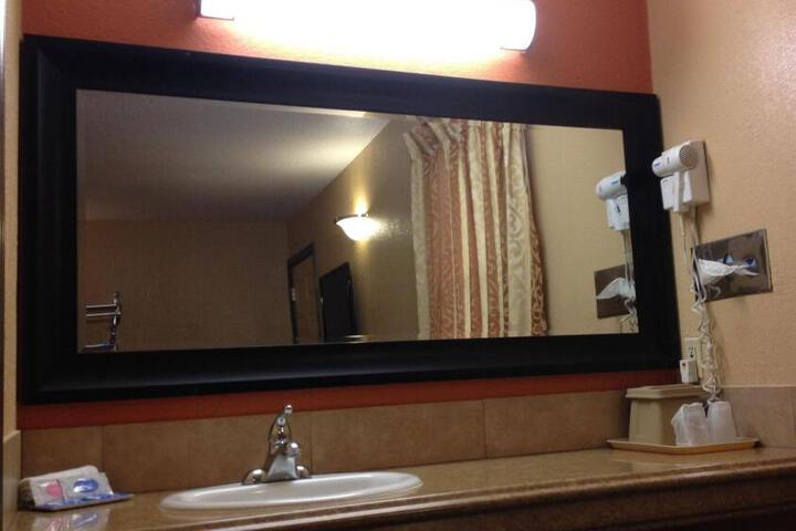 ECONOMY EXPRESS INN