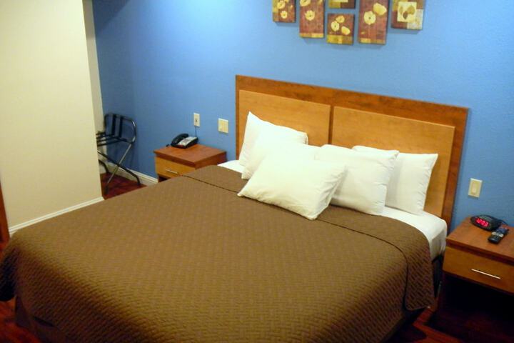 Room 12 of 27