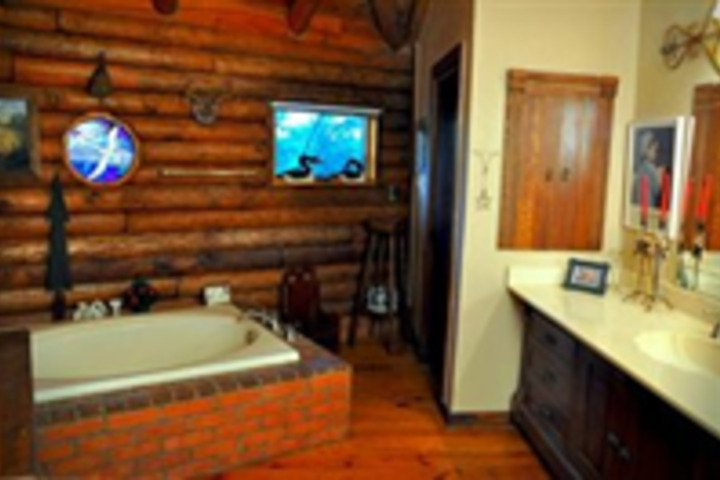 TEXAS FOREST COUNTRY RETREAT