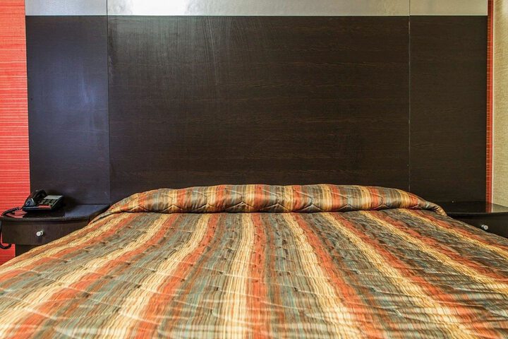 Room 10 of 26