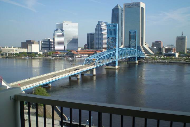 DoubleTree by Hilton Hotel Jacksonville Riverfront