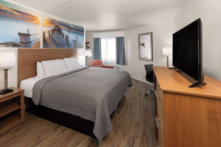 Room 15 of 26