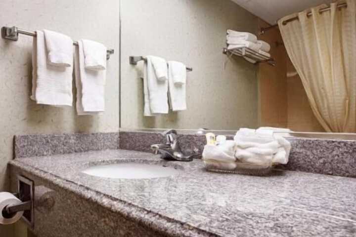 Room 6 of 8