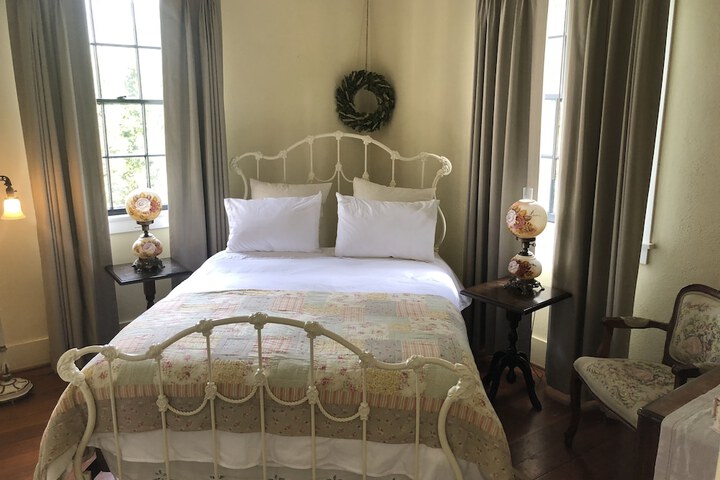 Wolf Creek Inn & Tavern