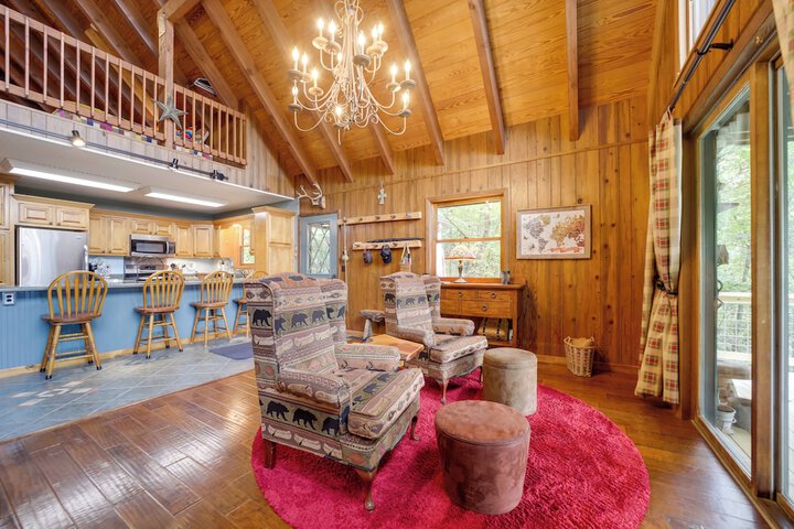 Robbinsville Vacation Rental w / Covered Balcony