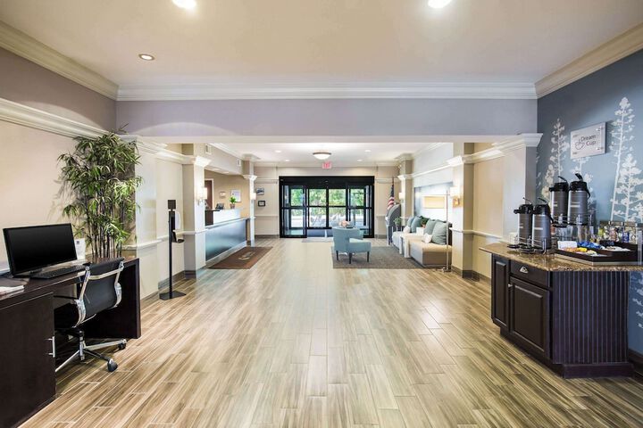Sleep Inn & Suites Dunmore