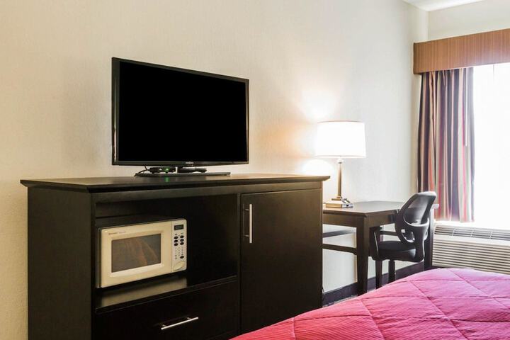 Quality Inn & Suites North Montgomery
