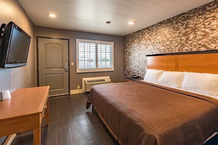 Room 10 of 10