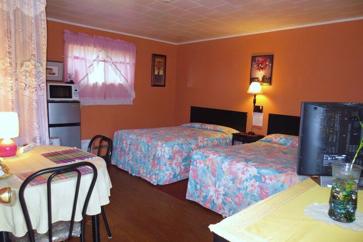 Four Seasons Motel