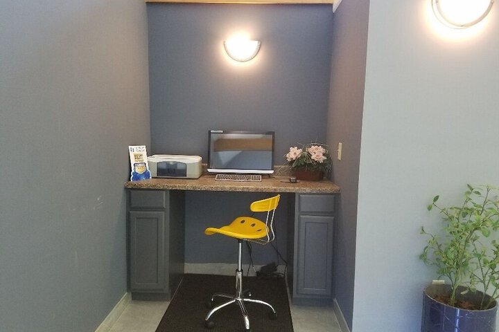 Business Center 40 of 42