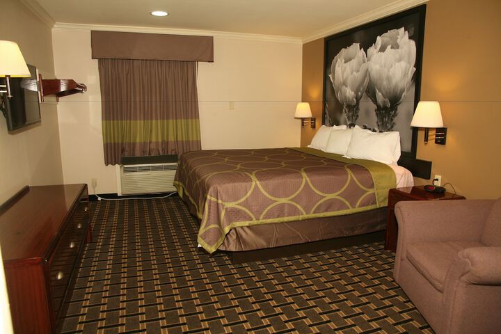 Room 15 of 19