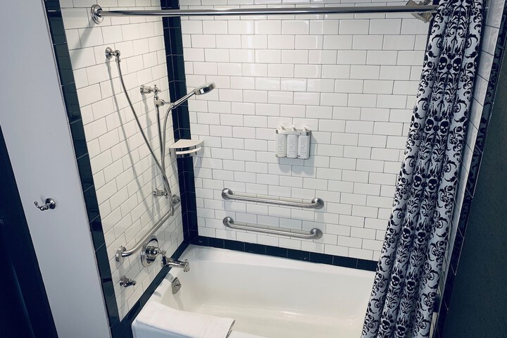 Room 16 of 51