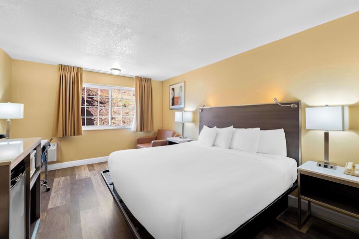 Room 8 of 18