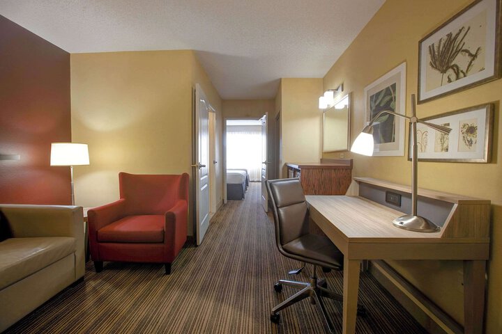 Comfort Inn & Suites St. Paul Northeast