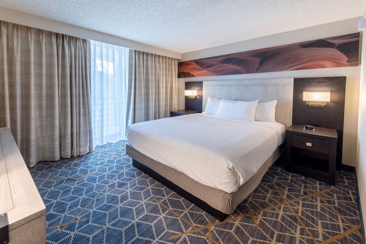 Room 32 of 43