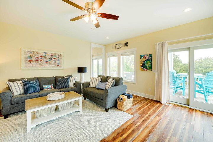 Corolla Vacation Rental w / Pool Walk to Beach!