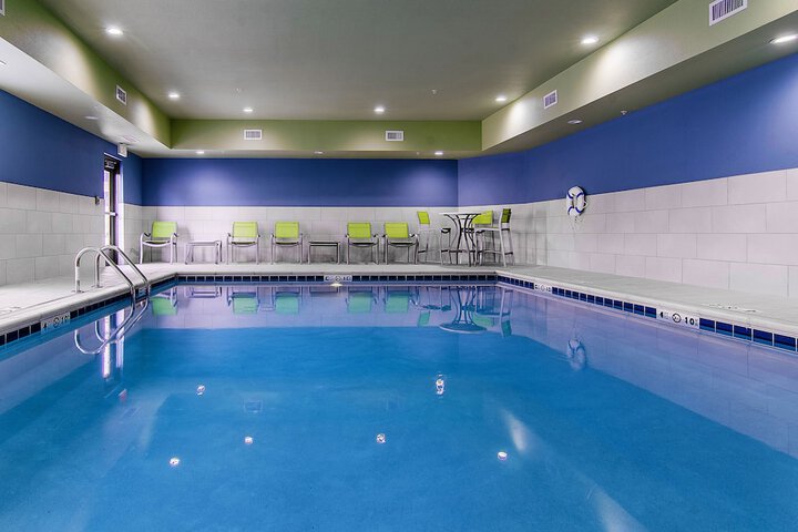 Holiday Inn Express & Suites Atchison by IHG