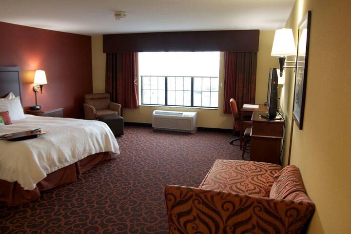 Hampton Inn & Suites Watertown